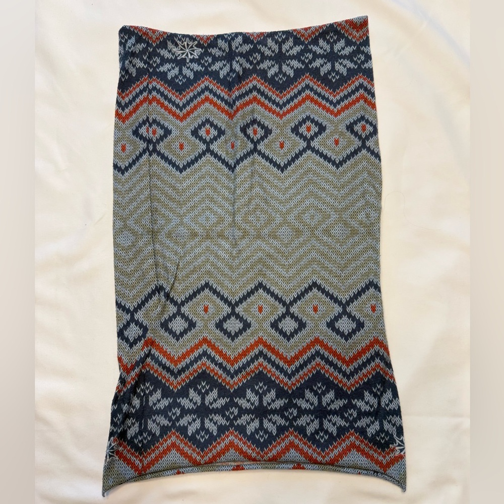 Geometric Salt Armour Neck Gaiter in Blue and Red